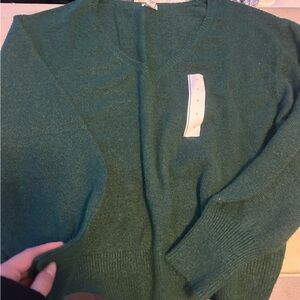 Elegant Green V-Neck Sweater